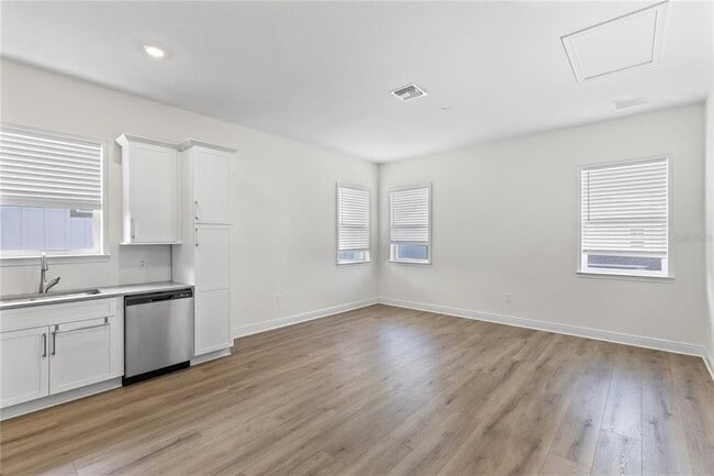 Building Photo - 10206 Medawar St