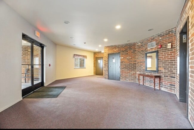 Building Photo - 1002 Castilian Ct