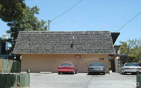 Building Photo - 630 N Sierra Nevada St