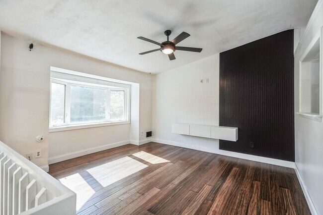 Foto del edificio - 12100 Silver Maple Dr