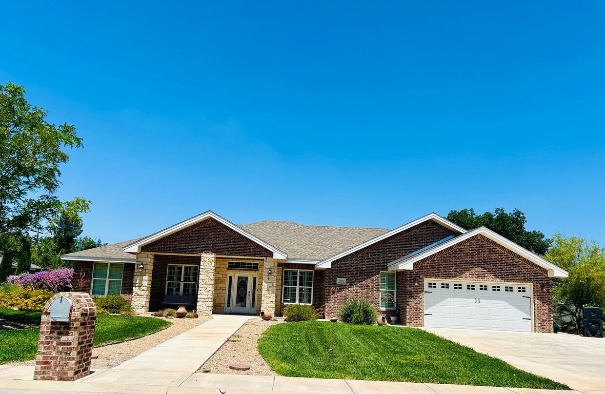 Foto principal - FLETC RENTAL Fully Furnished 4 bedroom home