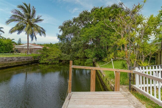 Foto del edificio - Grant Street, Hollywood, FL 33021 - 3 BR 2 BA house