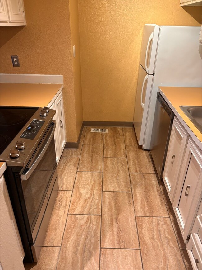 Building Photo - South Anchorage 2 Bed/1 Bath Condo!