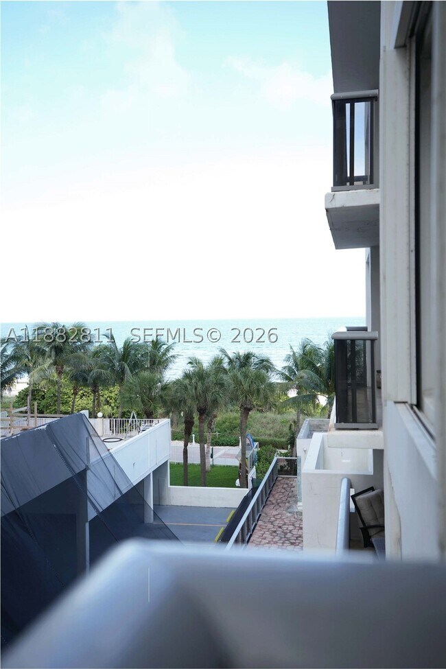 Foto del edificio - 6039 Collins Ave