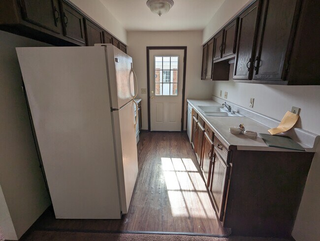 Kitchen - 7302 Lunitas Ln