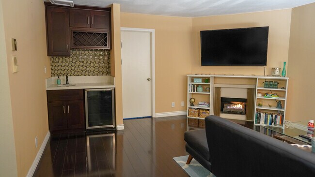 Foto del edificio - 837 N West Knoll Dr
