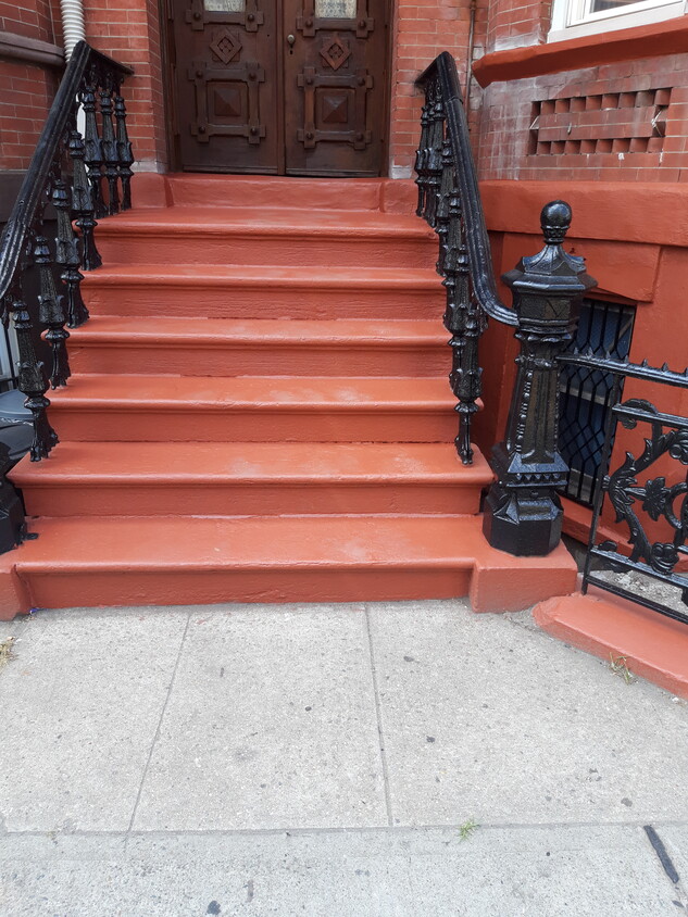 Primary Photo - 483 Bergen Ave