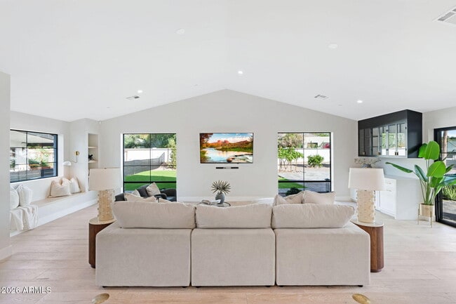 Building Photo - 3842 E San Miguel Ave