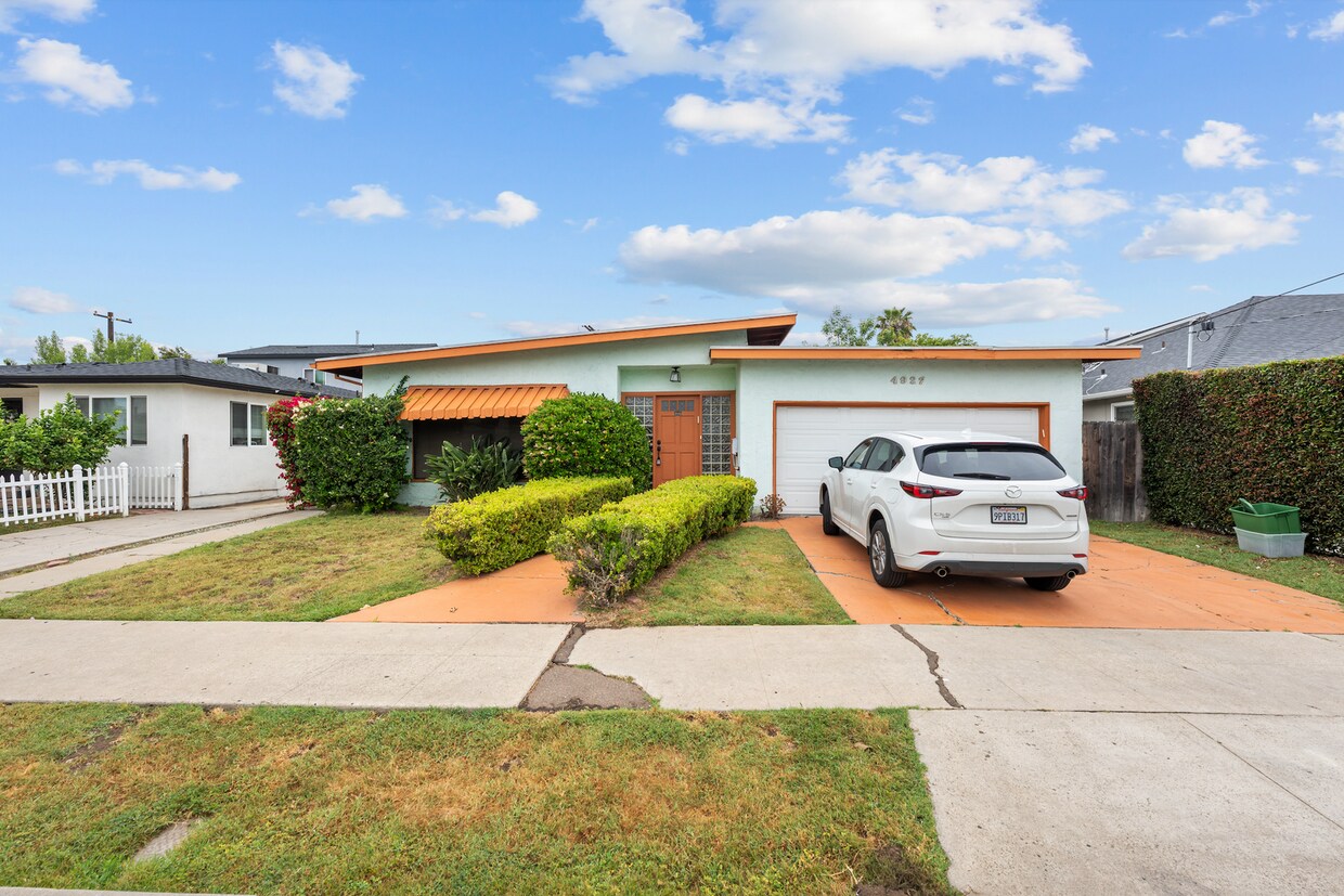 Foto principal - 4 Bed/2 Bath House - Walk to SDSU!