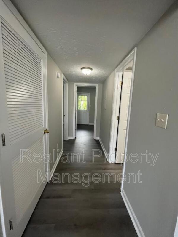 Building Photo - 142 Grinder Ct
