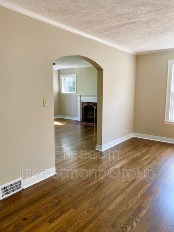 Foto del edificio - 2913 Sanders Dr