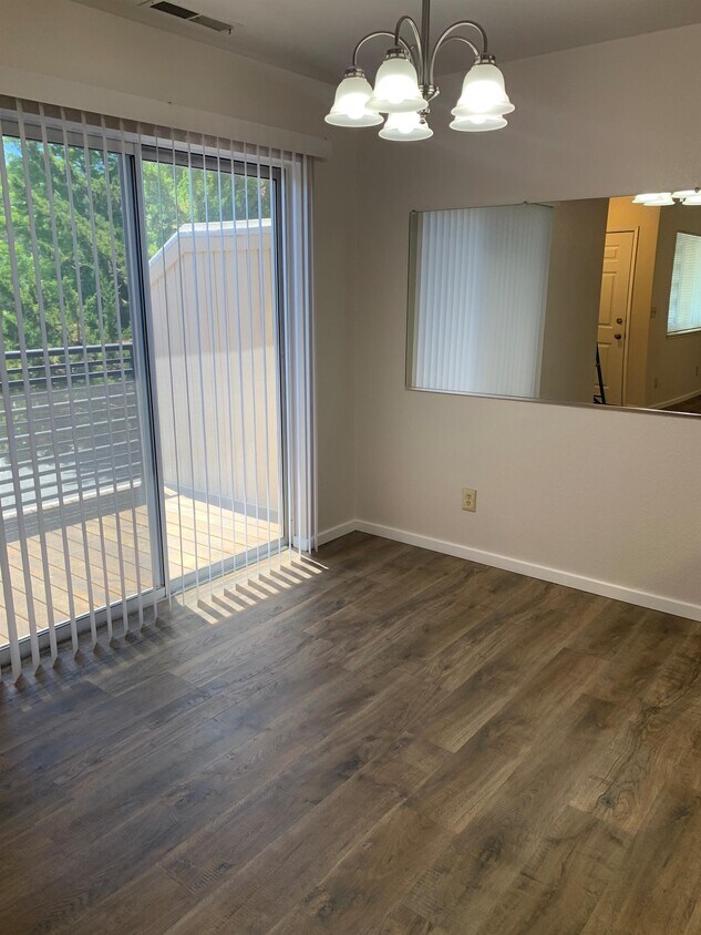 Foto principal - 663 Whiting St
