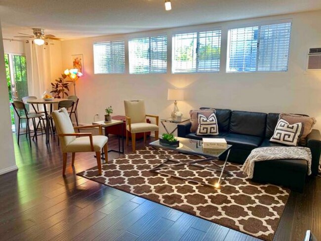 Bright open living room with Sofabed - 1152 N Ogden Dr