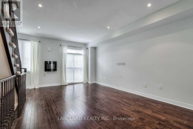 Building Photo - 557 Shuter St