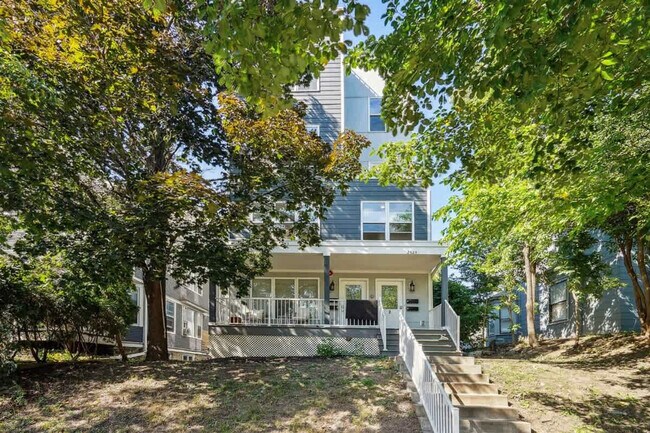 Foto del edificio - 2424 Lyndale Ave S