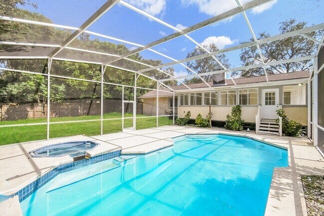 Foto del edificio - Beautiful 3-Bedroom with Pool