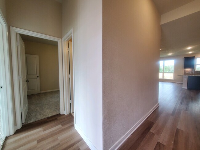 Foto del edificio - 1306 Kingsgate Dr