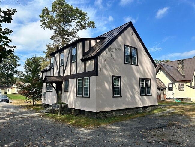 Building Photo - 59 Munson St