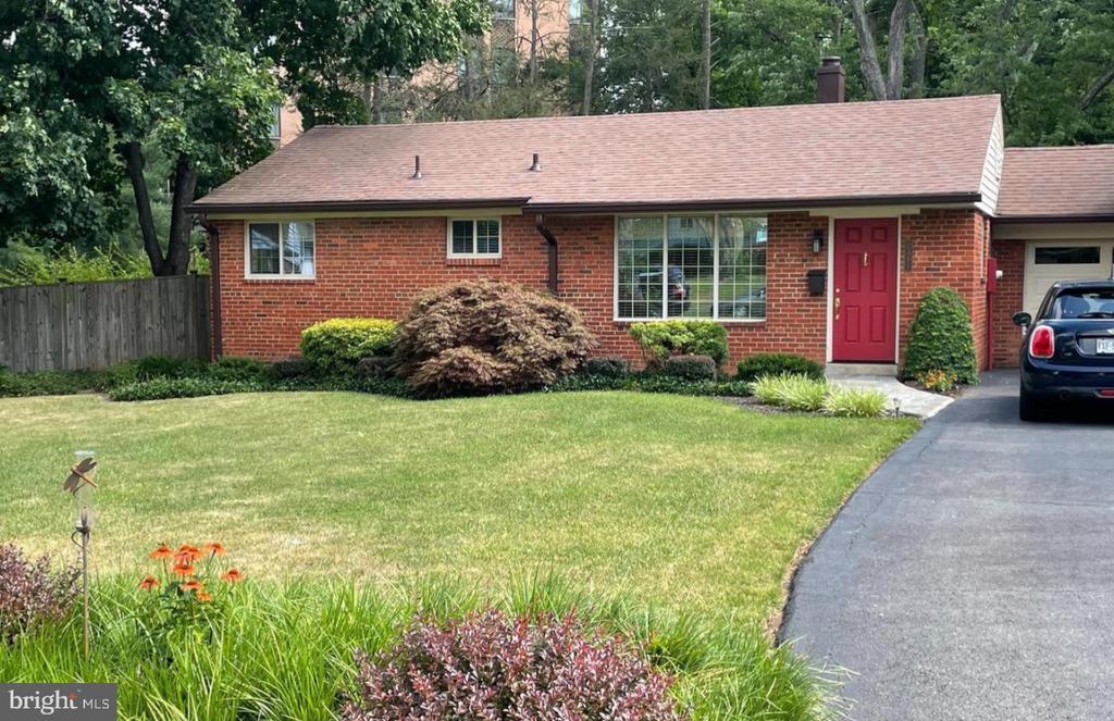 Foto principal - 2901 Strathmeade St