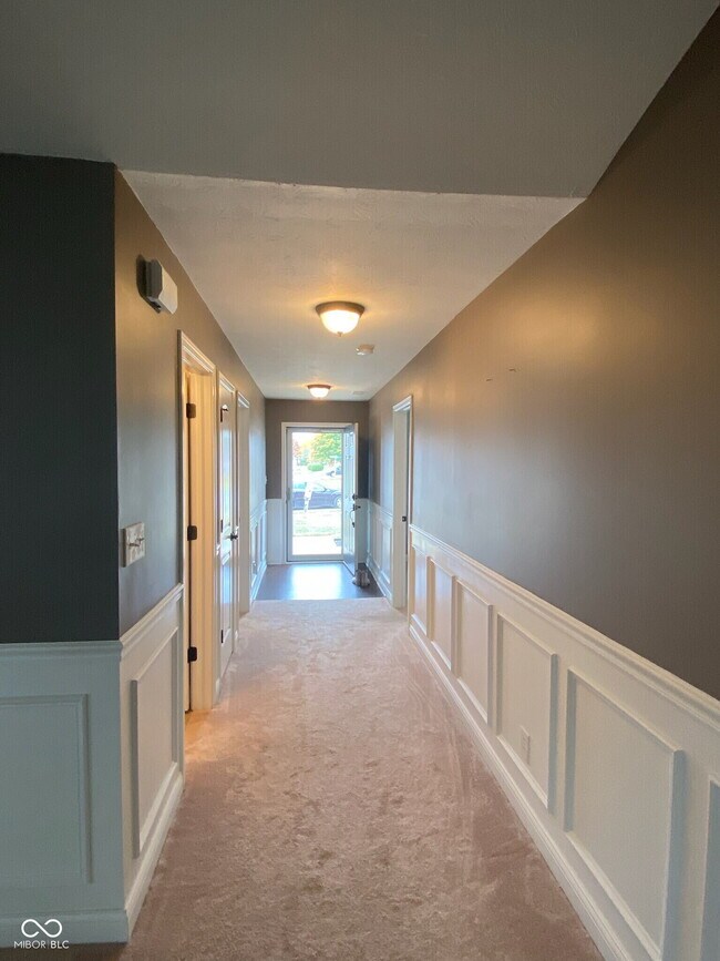 Foto del edificio - 6750 Woodcrest Dr