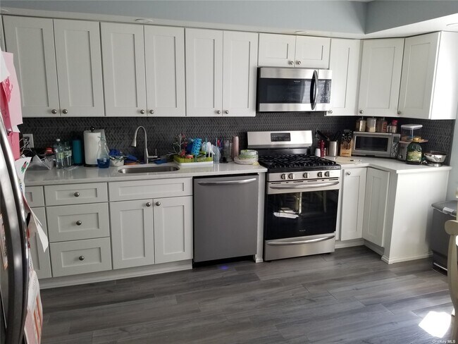 Building Photo - 272 Burr Rd