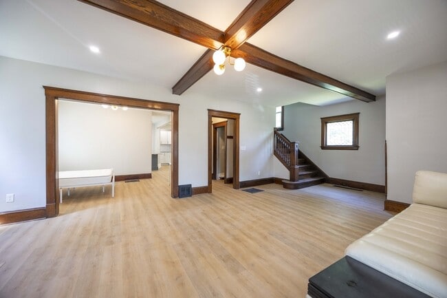 Foto del edificio - 1496 E 107th St