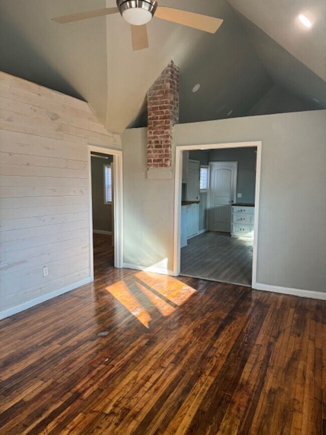Building Photo - 2 BR 1 BA House for RENT