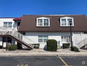 Building Photo - 9105 W Hillsborough Ave