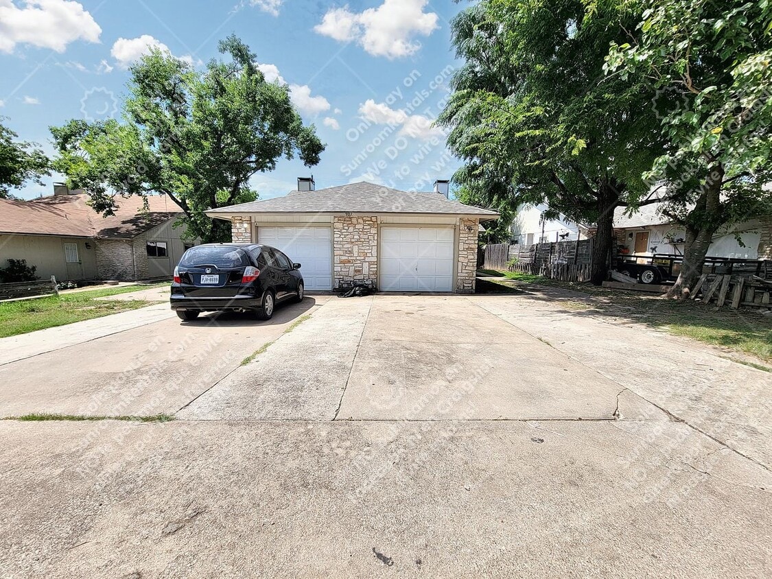 Primary Photo - 907 Bird Creek Dr