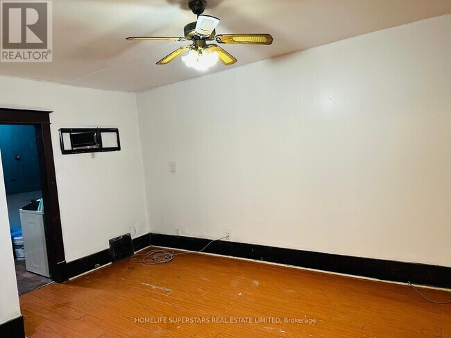 Building Photo - 433230 4 Line