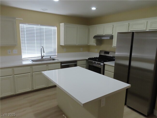 Foto del edificio - 8103 W Rochelle Ave