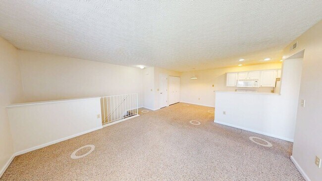 Foto del edificio - 5566 Garden Ridge