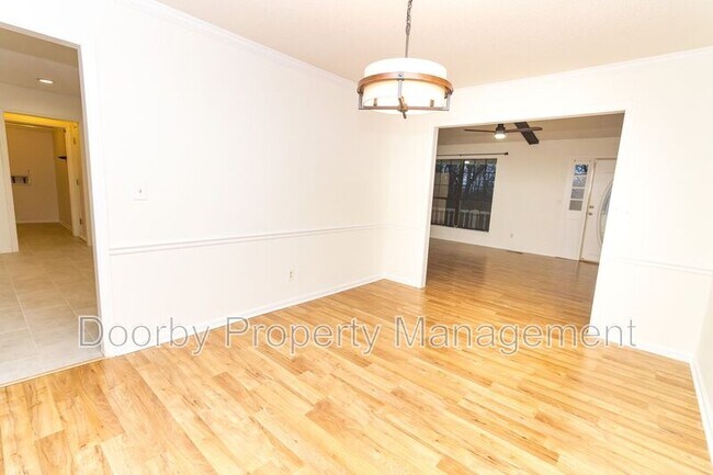 Foto del edificio - 8807 Heathfield Dr