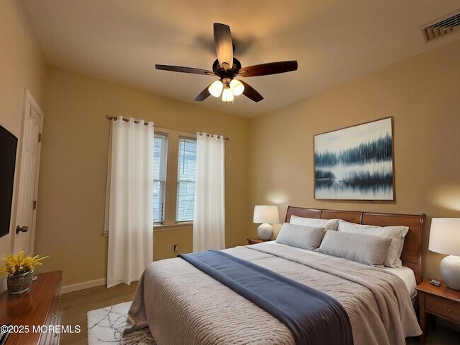 Foto del edificio - 678 Buttonwood Ave