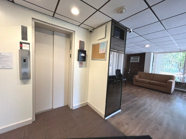 Foto del edificio - 2317 N Neva Ave