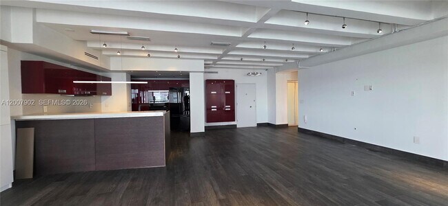 Foto del edificio - 5255 Collins Ave