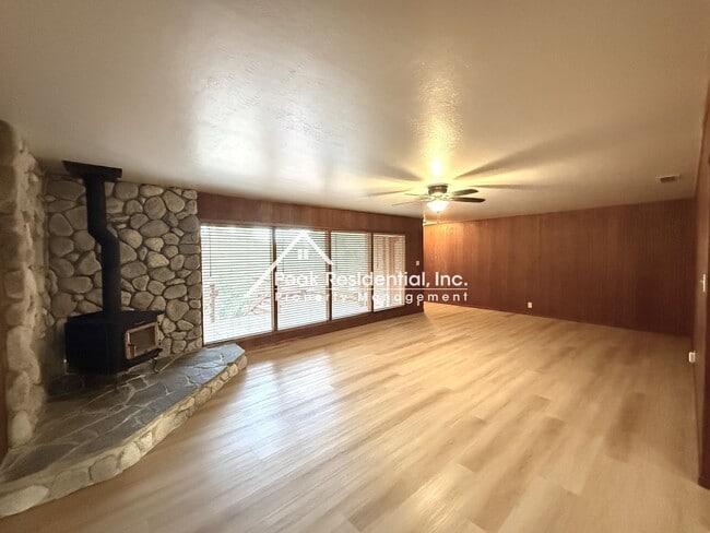 Building Photo - 1280 Grove Ct