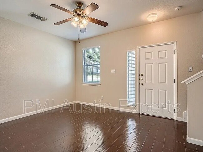 Foto del edificio - 13913 Harris Ridge Blvd