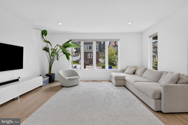 Foto del edificio - 7354 Ridge Ave