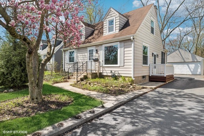 Building Photo - 1552 McCraren Rd