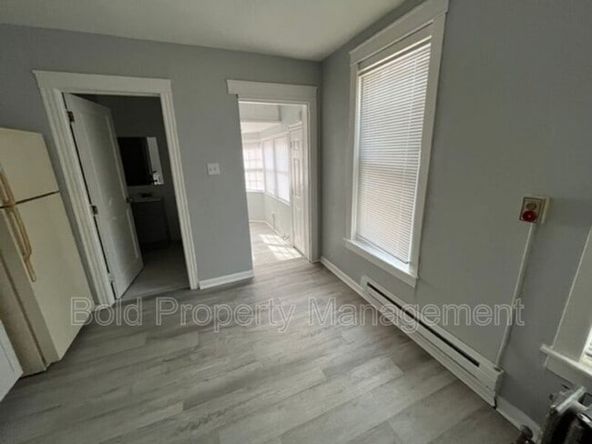Building Photo - 338 Hollenbach St