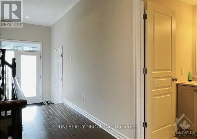 Building Photo - 520 Earnscliffe Grove