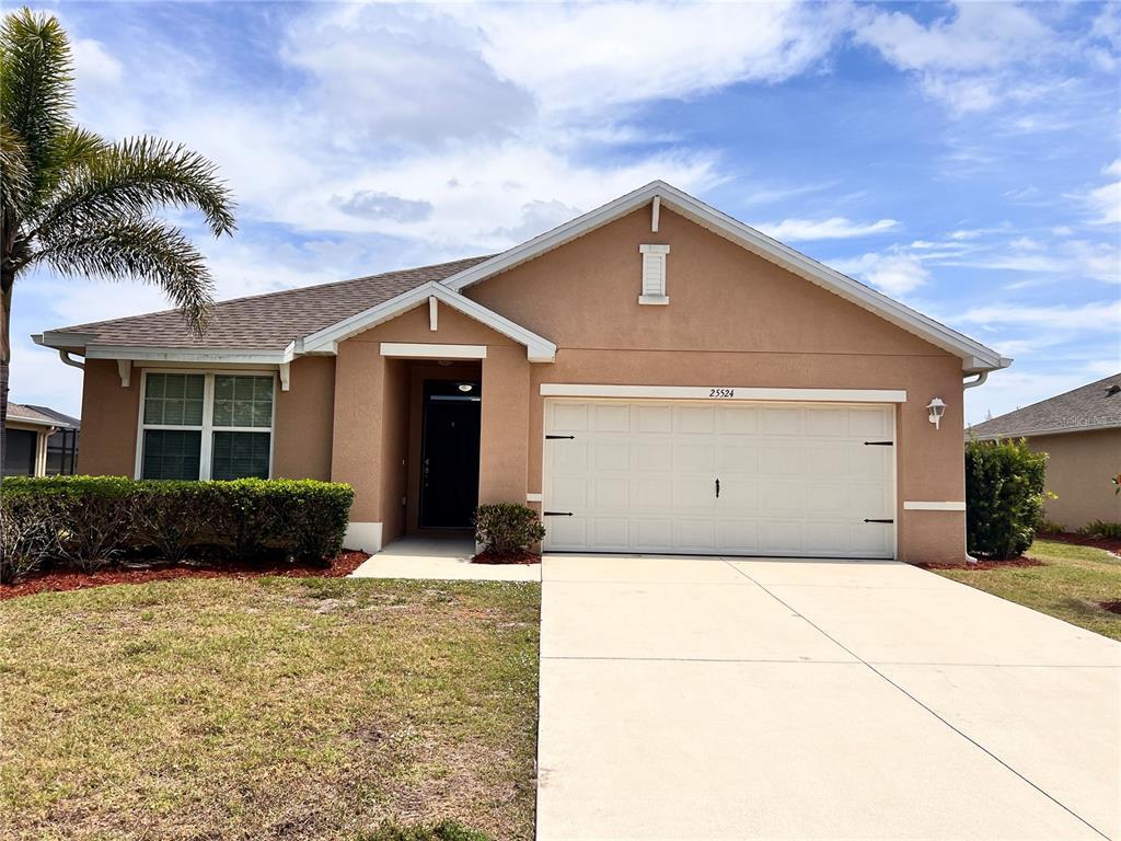 Foto principal - 25524 Lambert Ln