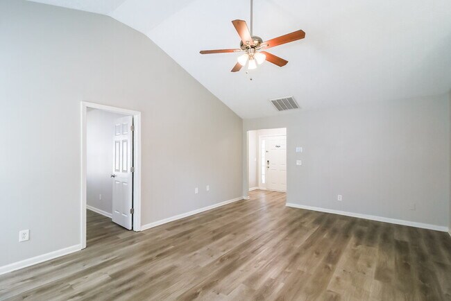 Foto del edificio - 1500 Logan Ln