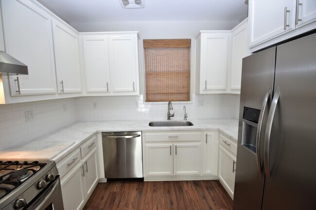 Building Photo - 845 Bronze Ln
