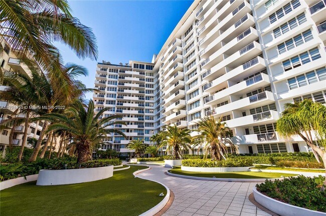 Foto del edificio - 100 Lincoln Rd