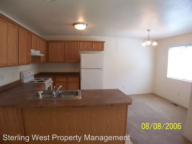 Foto del edificio - 2158 Crater Lake Ave