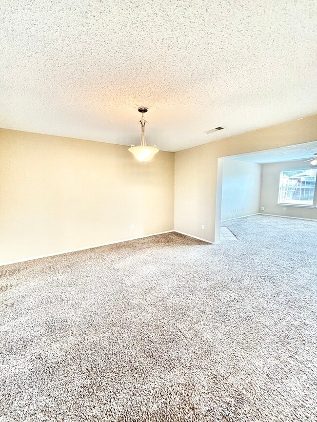 Building Photo - 319 Tioga Dr