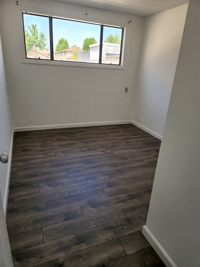 Building Photo - 3363 Linden Ave
