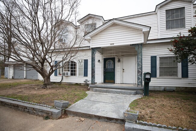 Building Photo - 1302 Bowie St